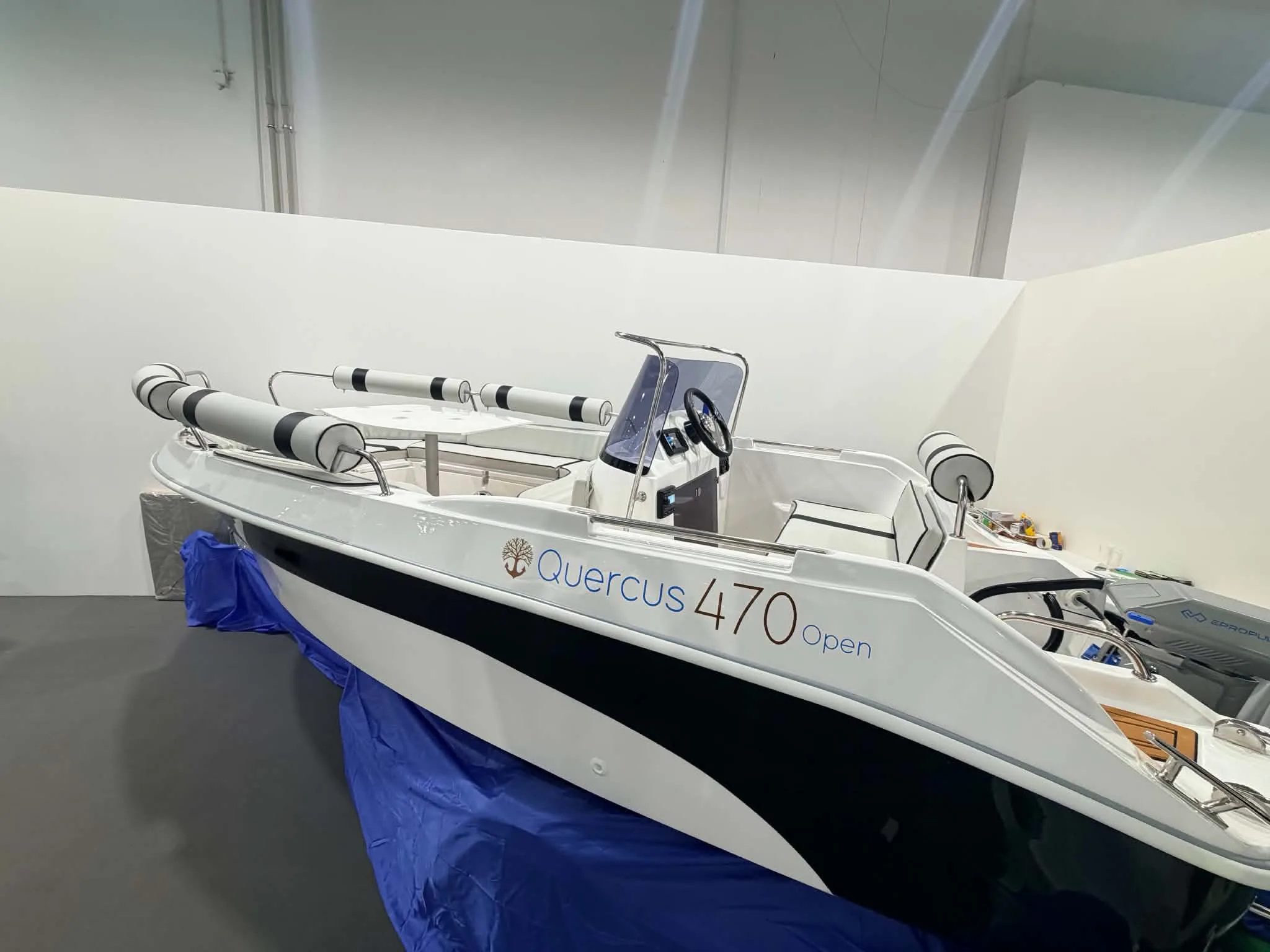 Quercus 470 Open z akcesoriami